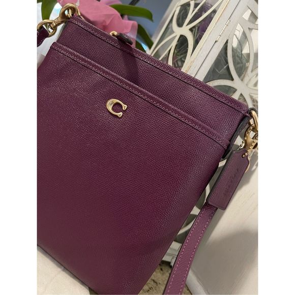 New coach leather crossbody - Picture 2 of 6